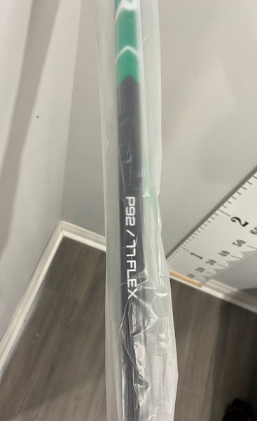 New Right Handed Green Custom P92/77 Vapor Hyperlite Hockey Stick