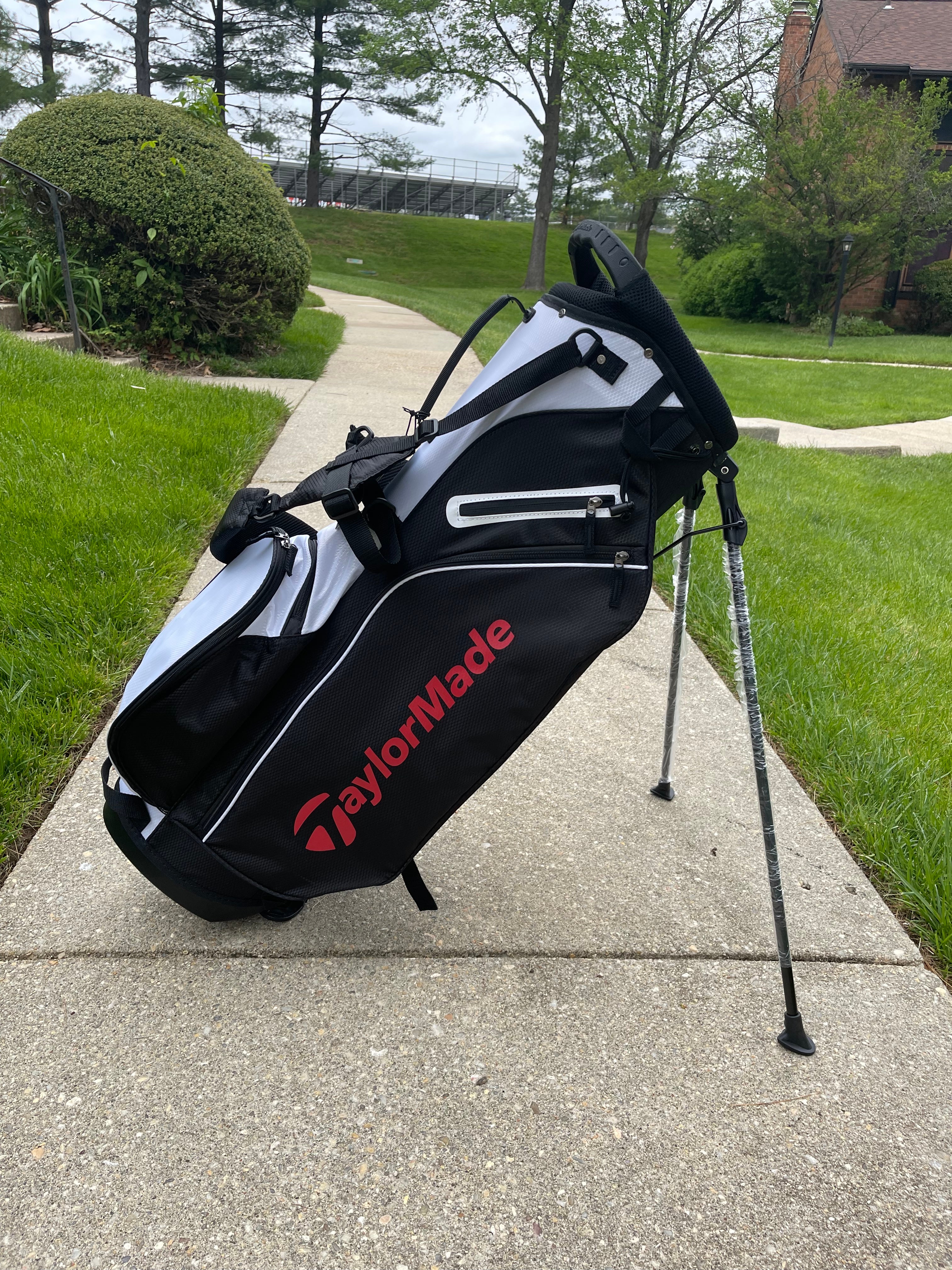 Discounted TaylorMade Select Plus Cart Bag Golf Bag For Sale