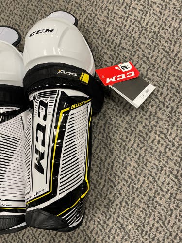 CCM Tacks 9060 13” Junior shin pads
