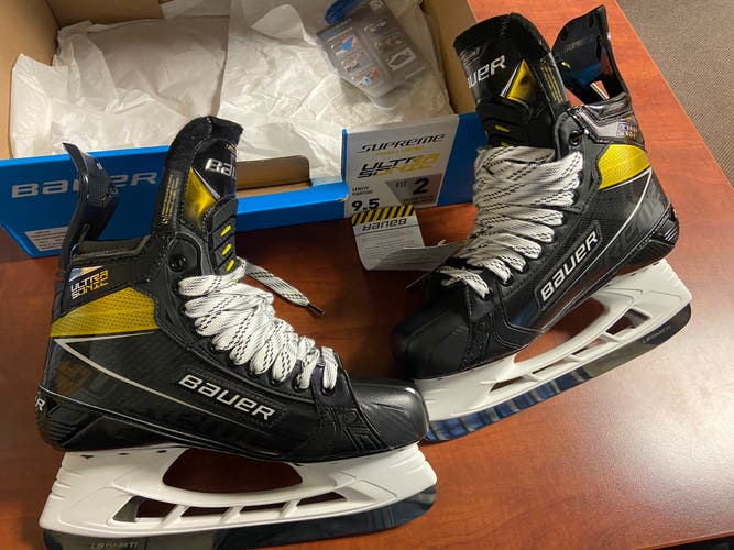 New Bauer  Size 9.5 Fit 2 Supreme UltraSonic Hockey Skates