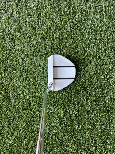 Taylormade Ghost Manta putter