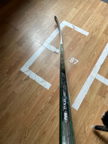 Senior Right Handed P28 Nexus ADV Hockey Stick