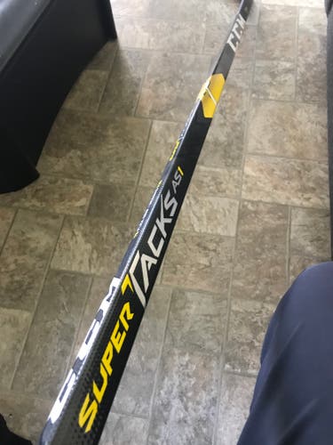 Senior Used CCM Super Tacks AS1 Hockey Stick P28