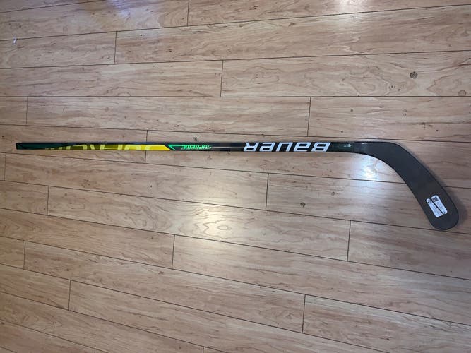 Senior Right Handed P92  Bauer Supreme UltraSonic Hockey Stick 87 Flex
