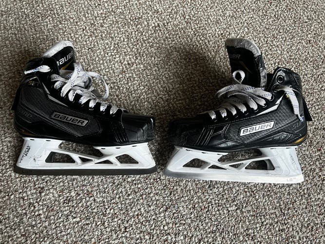 Junior Bauer Supreme S27 Regular Width Size 2.5 Hockey Goalie Skates