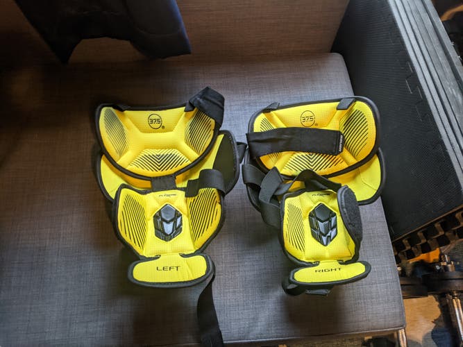 Lightly used Bauer Supreme S18 Knee Guards