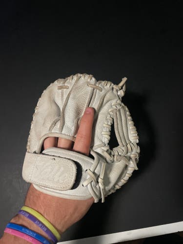 Used Right Hand Throw 9" Baseball Glove