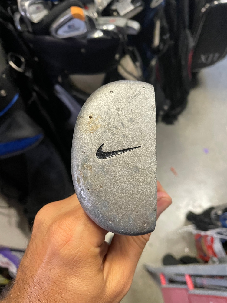 Nike golf putter Junior  In right Handed