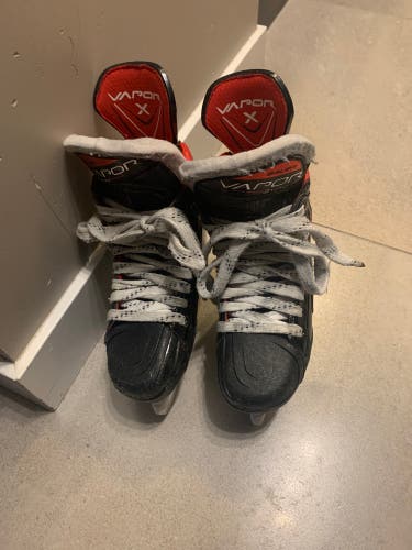 Used Bauer Regular Width  Size 2.5 Vapor 3X Pro Hockey Skates