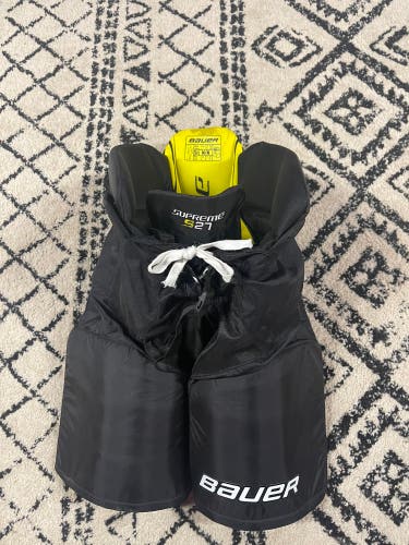 Senior Medium Bauer  Supreme S27 Hockey Pants