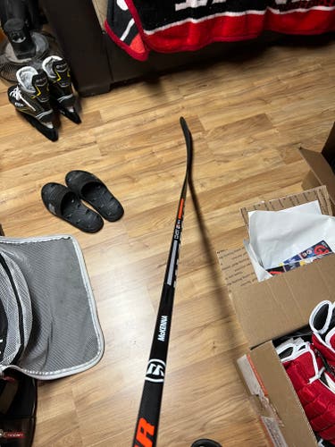 Senior New Right Handed 85 Flex Warrior Covert QRE Pro Hockey Stick W71 Pro Stock