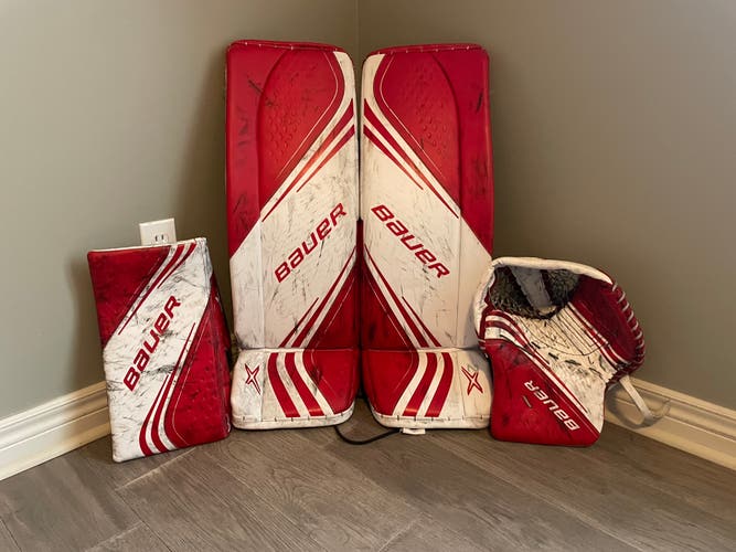 2x goalie set, pads, blocker,trapper.