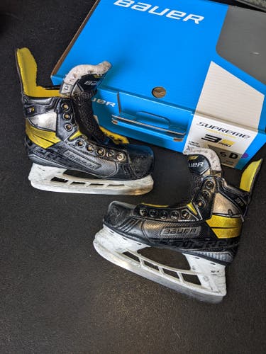 Y13.5 D Youth Bauer Supreme 3S Hockey Skates