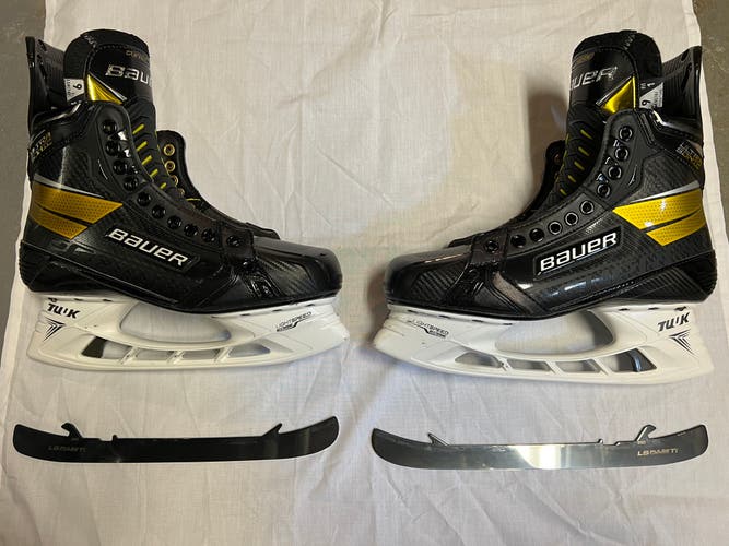 Used Bauer Regular Width  Size 9 Supreme UltraSonic Hockey Skates