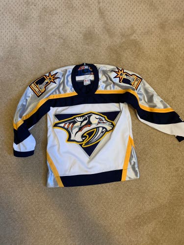 Nashville Predators youth CCM Size S/M Jersey