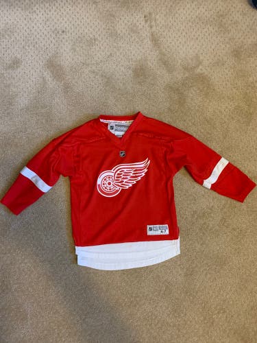 Detroit Red Wings youth Reebok Jersey Size 4-7