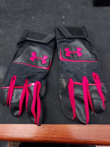 Used XL Under Armour clean up Batting Gloves