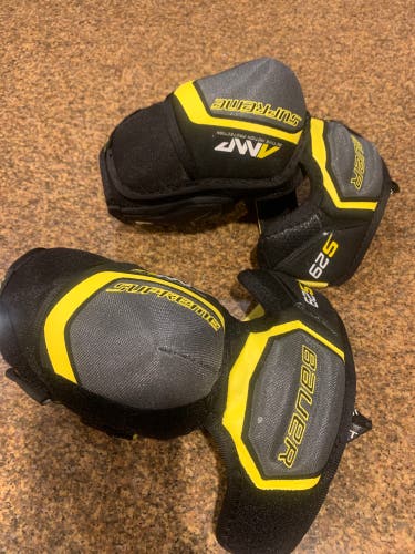New Medium Bauer Pro Stock Supreme Elbow Pads