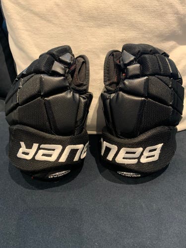 Like New Condition Bauer Vapor x5.0 10” Gloves