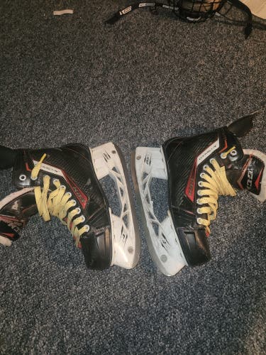 Senior Used CCM JetSpeed 270 Hockey Skates Size 8
