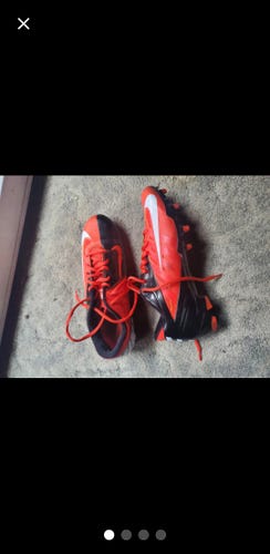 Used Men's Size 10 (Women's 11) Molded Cleats Nike