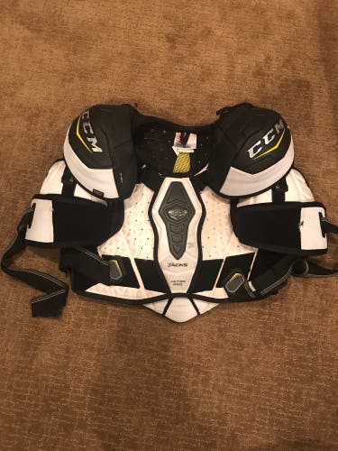 Senior Medium CCM Pro Stock Ultra Tacks Pro Shoulder Pads