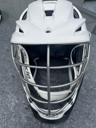Player's Cascade S Helmet