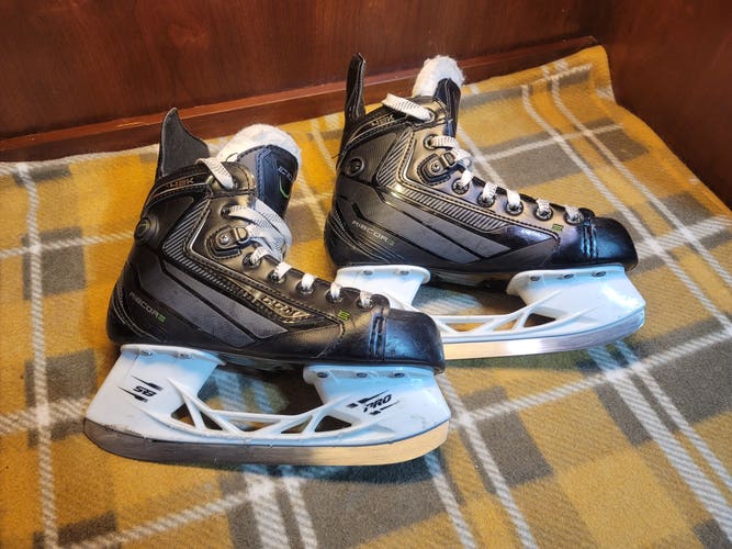 CCM RibCor Junior 42K "Pump" Hockey Skates Regular Width Size 3