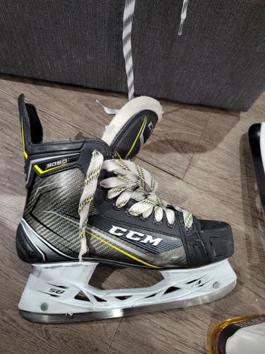 Senior Used CCM Tacks 9060 Hockey Skates Regular Width Size 8.5