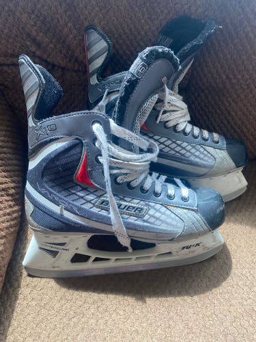 Used Bauer Regular Width Size 9 Vapor X15 Hockey Skates