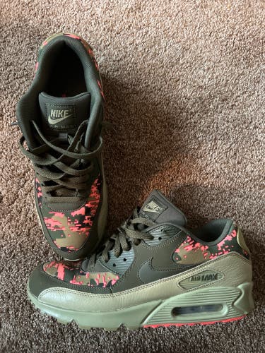 NIKE AIR MAX SHOES Unisex Size 11 Nike Shoes