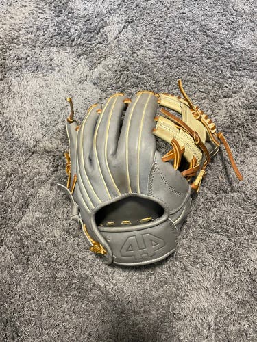 Used Right Hand Throw 12" Signiture Series Baseball Glove