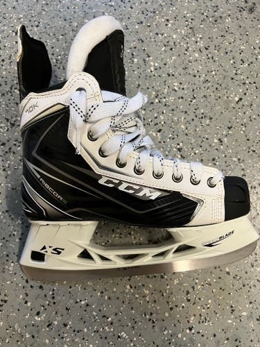 New Rare White CCM Regular Width Pro Stock Size 8.5 RibCor 70K Hockey Skates