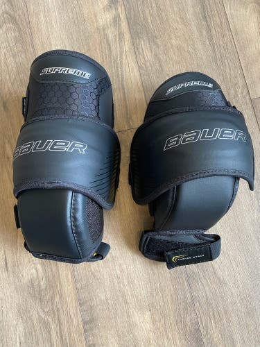 Bauer S18 Supreme Junior Knee Guards