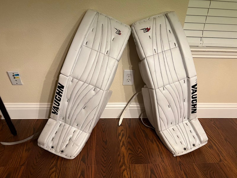 35" Vaughn Velocity V7 Goalie Leg Pads
