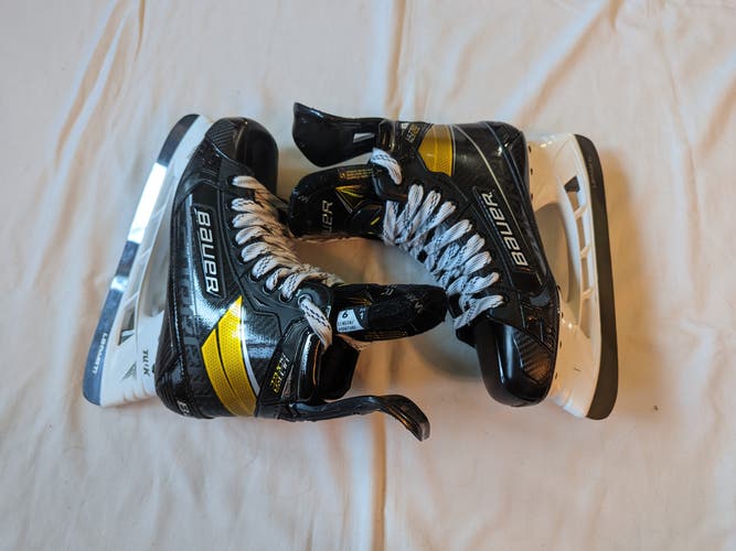 Used Bauer Supreme UltraSonic Hockey Skates Size 6