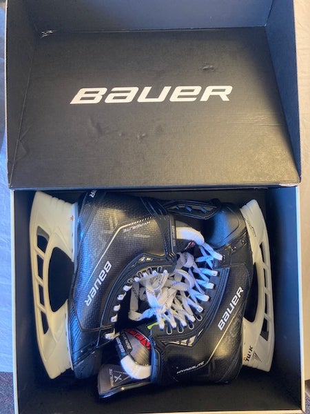 NEW NCAA Senior Bauer Vapor Hyperlite Hockey Skates Pro Stock Size 11
