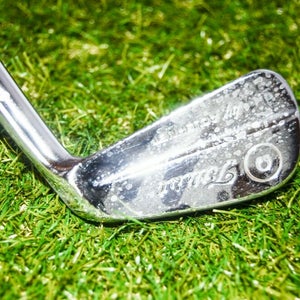 Titleist 	Acushnet 	6 Iron 	Right Handed 	36.5"	Steel 	Regular	New Grip
