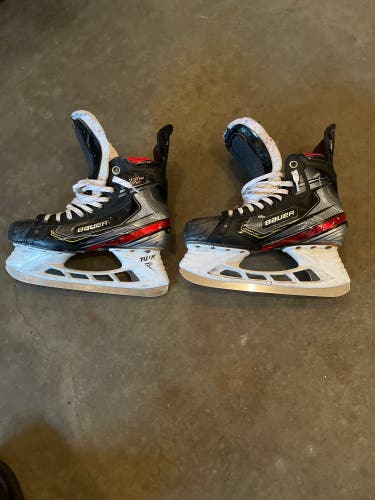 Used Bauer Regular Width Size 8.5 Vapor 2X Pro Hockey Skates
