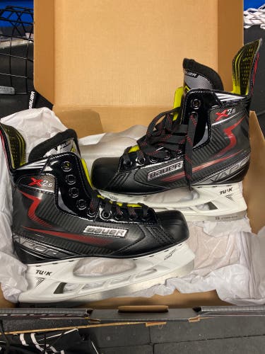 New Bauer Regular Width  Size 5.5 Vapor X2.6 Hockey Skates