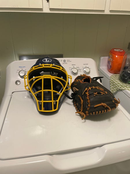 Catcher mask and glove