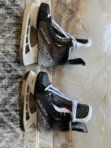 Brand NEW Bauer Vapor Hyperlite Custom Skates