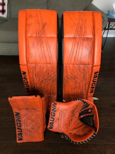 Vaughn Pro V Elite 2 Pro Carbon Goalie Pads, Glove, & Blocker - 34+1