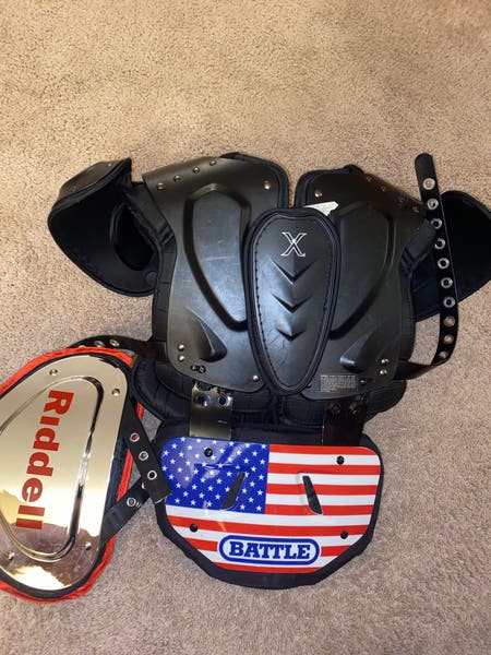 Adult Medium Xenith Fly Shoulder Pads With Riddell Chrome
