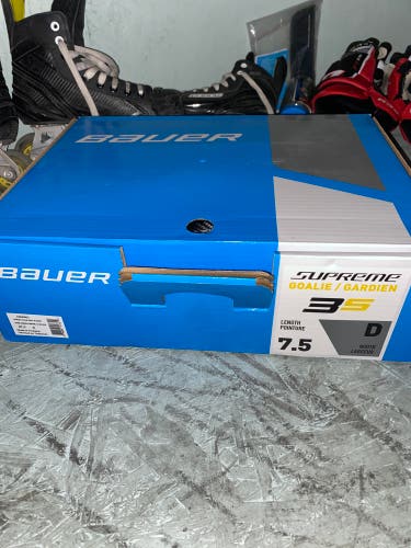 New Bauer Regular Width Size 7.5 Supreme 3s Hockey Goalie Skates