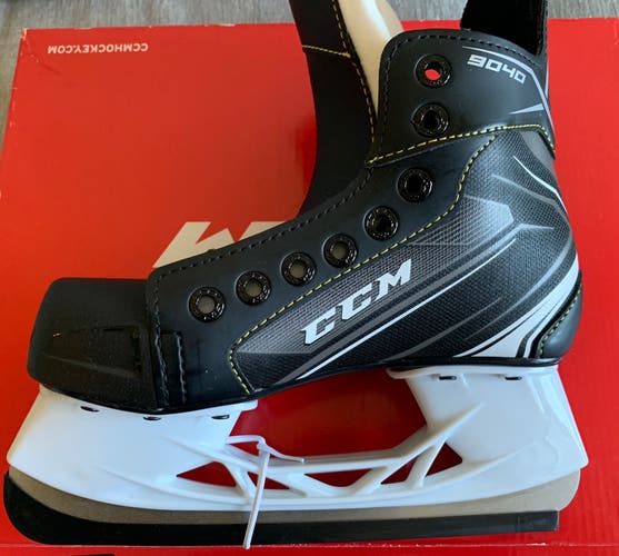 New CCM Regular Width Size 1 Tacks 9040 Hockey Skates