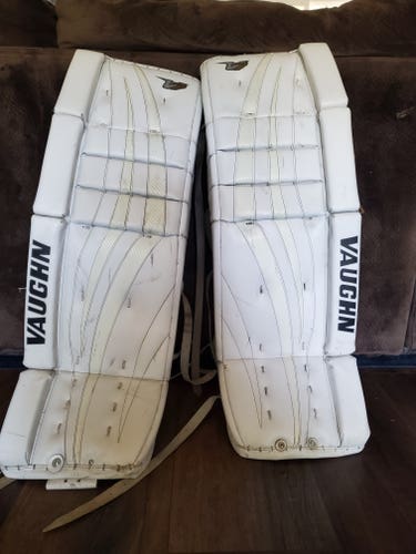 Used 31" Vaughn Velocity V7 Goalie Leg Pads