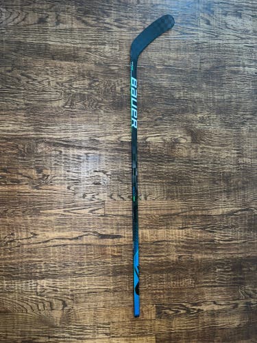 Senior Right Handed P92M  Nexus Geo Hockey Stick