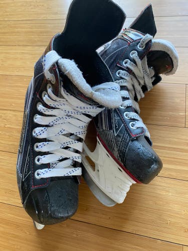 Youth Bauer Vapor X500 Regular Width Size 4.5 Hockey Skates
