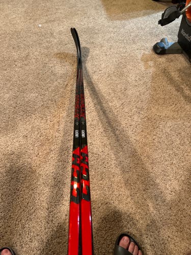 2 Pack Senior Right Handed P28M Pro Stock Jetspeed FT4 Pro Hockey Stick